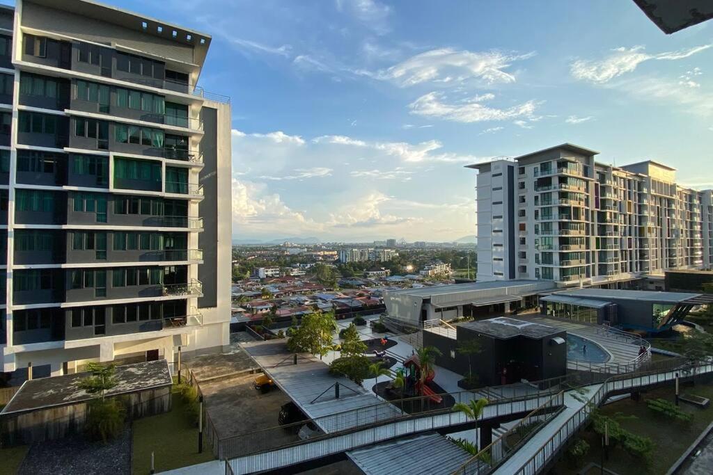 8Pax Cozy Home Stay Jazz Suites 1 Vivacity Kuching Sarawak 3Br מראה חיצוני תמונה