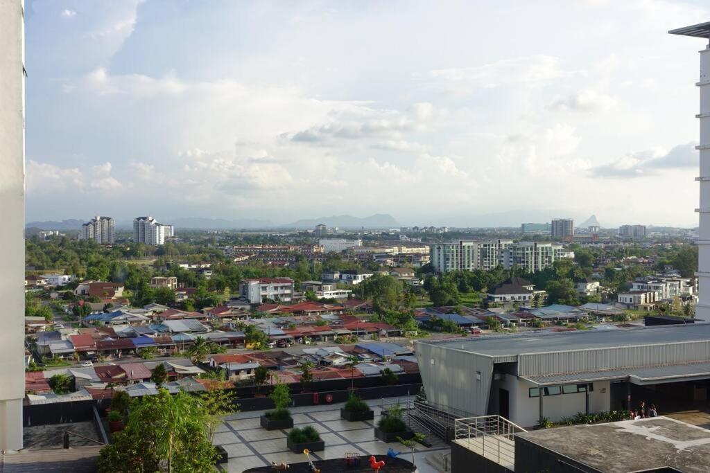 8Pax Cozy Home Stay Jazz Suites 1 Vivacity Kuching Sarawak 3Br מראה חיצוני תמונה